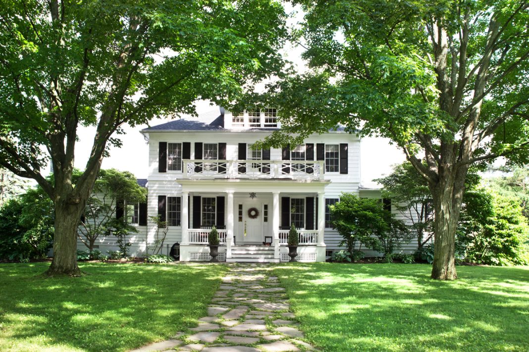 Embrace Countryside Elegance at This 1860s Manor House in Ghent