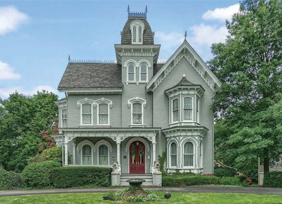 2 Goshen Homes With Room for the Whole Family